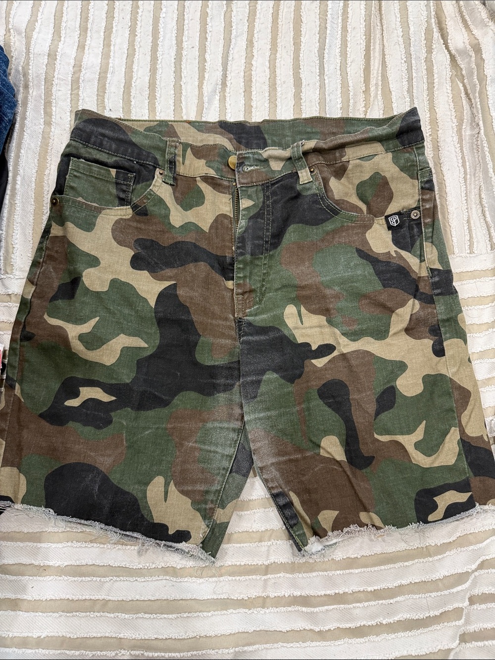 Born Primitive Camo Jorts Men’s Large